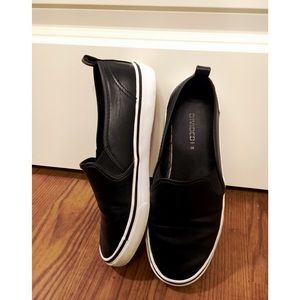 ⚡️SALE⚡️DIVIDED SLIP ON SHOES!